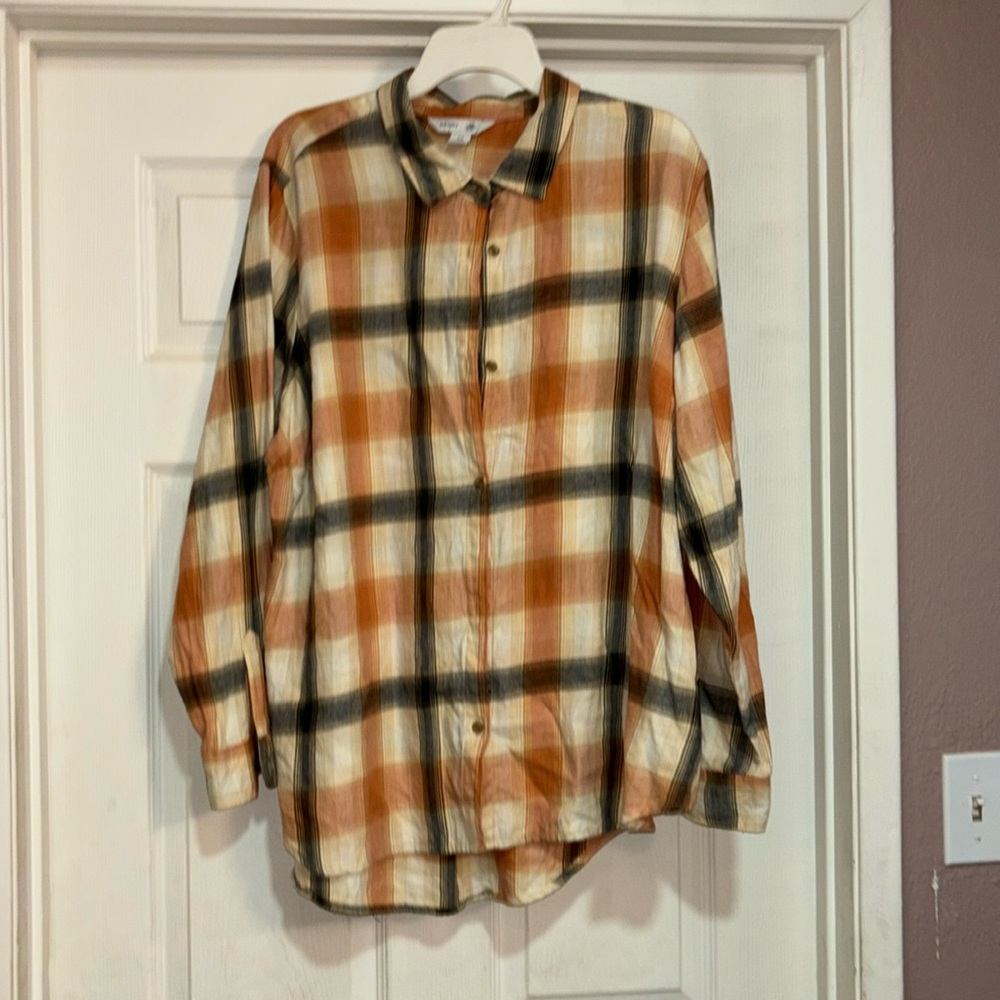 Old Navy plaid flannel button down long sleeve